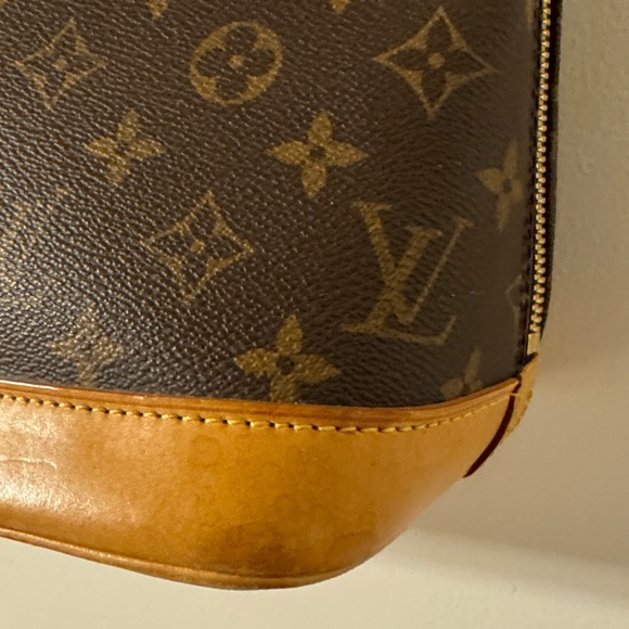 Louis Vuitton Monogram Shoulder Bag in Brown and Tan - Picture 8 of 14